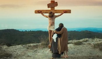 Hit w Polsce. W Francji wywołał ostrą rekcję środowisk antyreligijnych