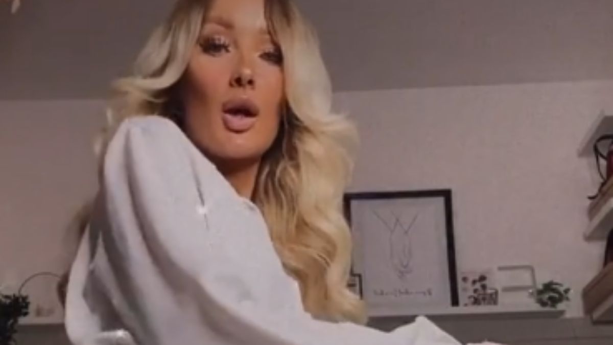 camgirl sexworking seks kobieta pornografia porno model piersi bez stanika