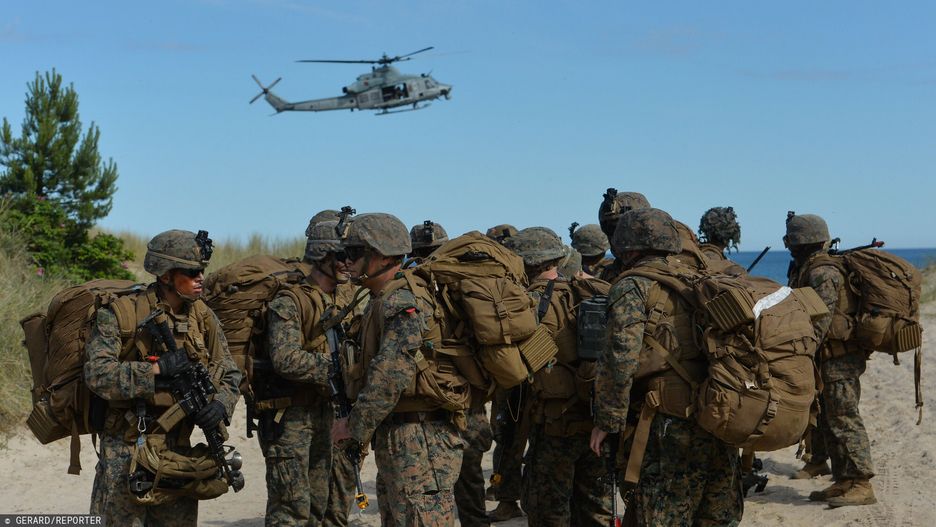 BALTOPS 2024 - desant morski US Marines
16.06.2024 Centralny Poligon Sil Powietrznych w Ustce. Miedzynarodowe manewry morskie Baltops 2024, ktore naleza do najwiekszych i najwazniejszych cwiczen NATO na Baltyku. W operacji desantowej na usteckim poligonie udzial wzielo kilkuset zolnierzy z USA, Hiszpanii, Bulgarii i Polski. N/z Desant morski US Marines na usteckiej plazy. Fot. Gerard/REPORTER
Gerard/Reporter