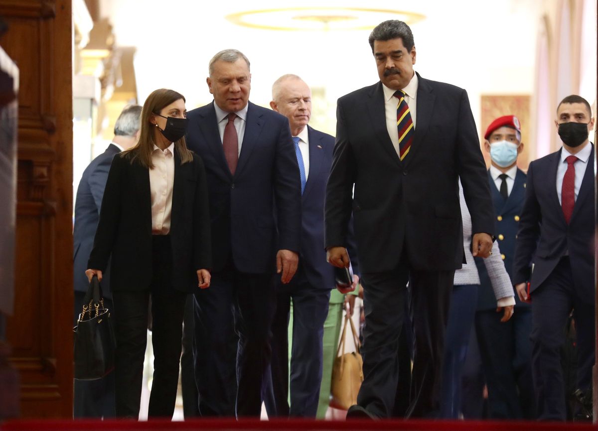 Nicolás Maduro spotkał się z wicepremierem Rosji, Jurijem Borisowem. Rosja odświeża swoje latynoamerykańskie sojusze, zawiązane jeszcze w czasach zimnowojennych  (PAP/EPA.Rayner Pena R.