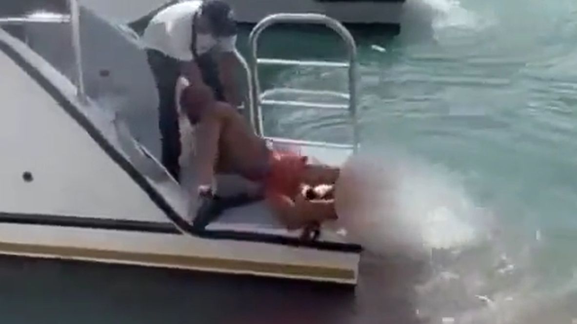 Mężczyzna zaklinował się w śrubie statku 