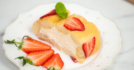 Chcesz zaskoczyć bliskich ciekawym deserem? Przygotuj truskawkowe tiramisu