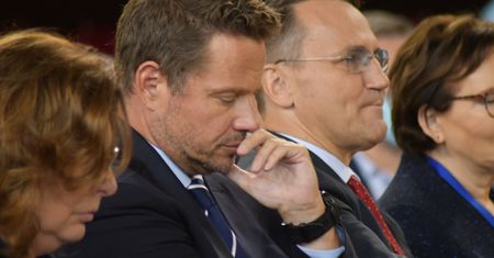 Co chciał zrobić Tusk? Ekspert tłumaczy jego sondę