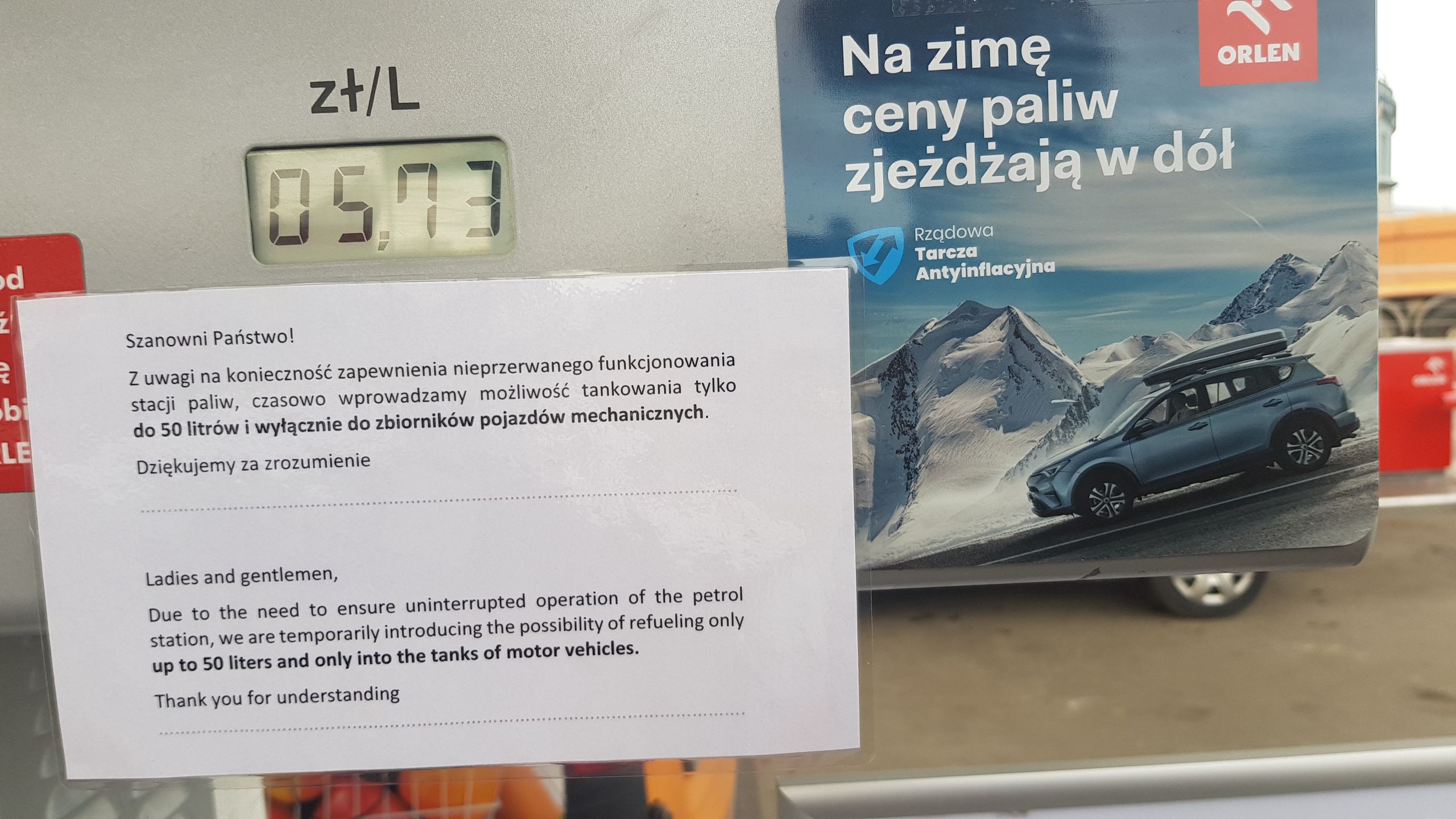 Ogłoszenie na jednym z dystrybutorów w Piasecznie. 