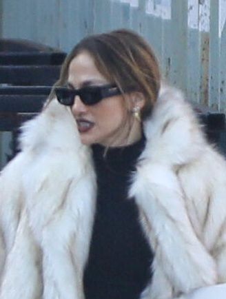 Jennifer Lopez załatwia sprawunki w wielkim futrze