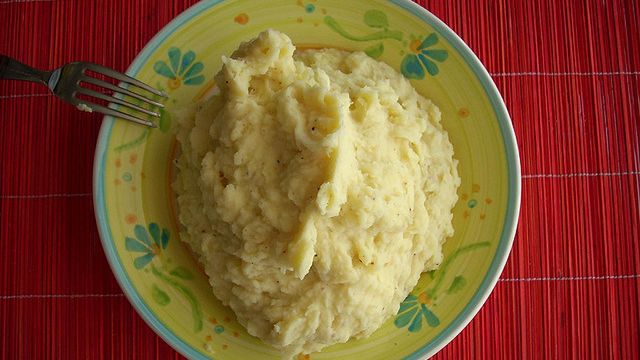 Tłuczone ziemniaki z dodatkiem mleka pełnotłustego