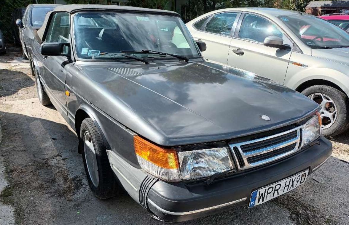 Saab 900 cabrio wyróżnia się spośród ofert.