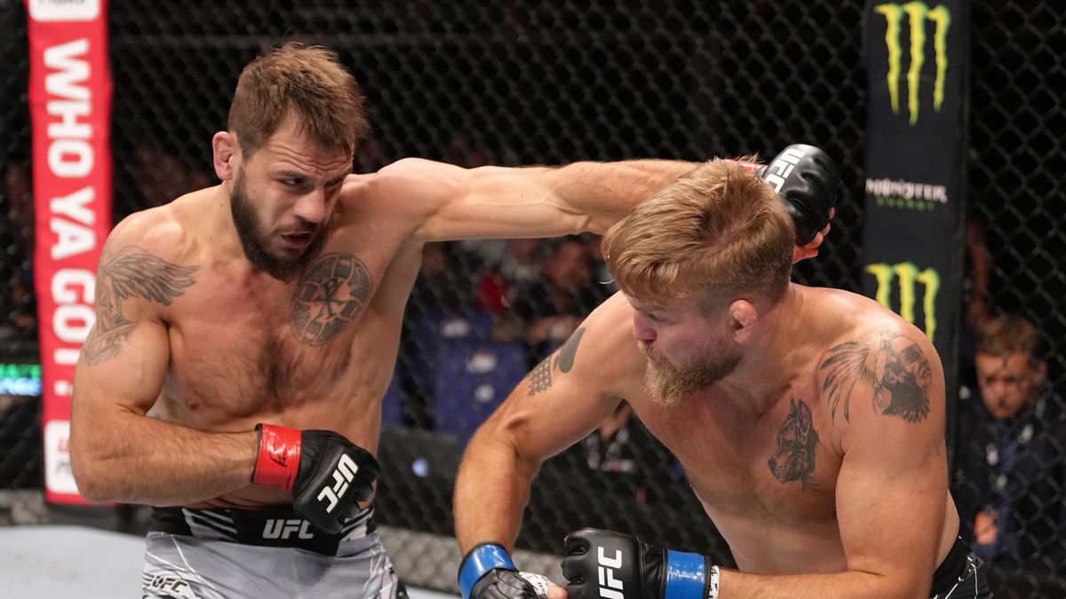 Nikita Kryłow (L) i Alexander Gustafsson (P)