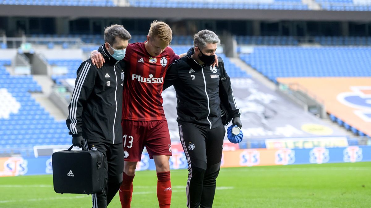 PAP / Jakub Kaczmarczyk / Na zdjęciu: Artem Szabanow (w środku)