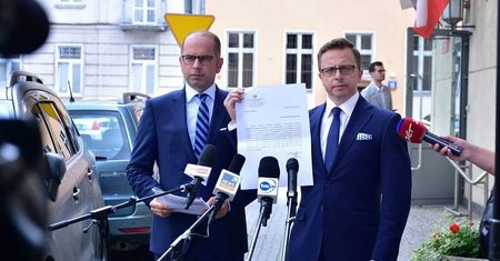 Afera respiratorowa. Prokuratura umarza śledztwo ws. zakupu respiratorów