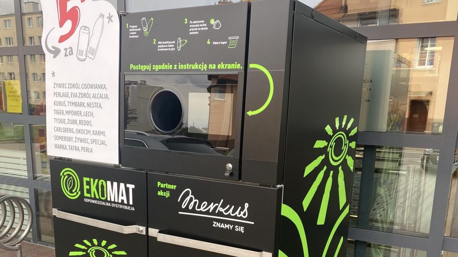 Wzamian za butelkę lub puszkę, można otrzymać pieniądze. 