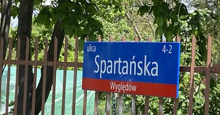 Warszawa. "Zabiorą nam powietrze, zniszczą zieleń". Mieszkańcy Wyględowa boją się zmian
