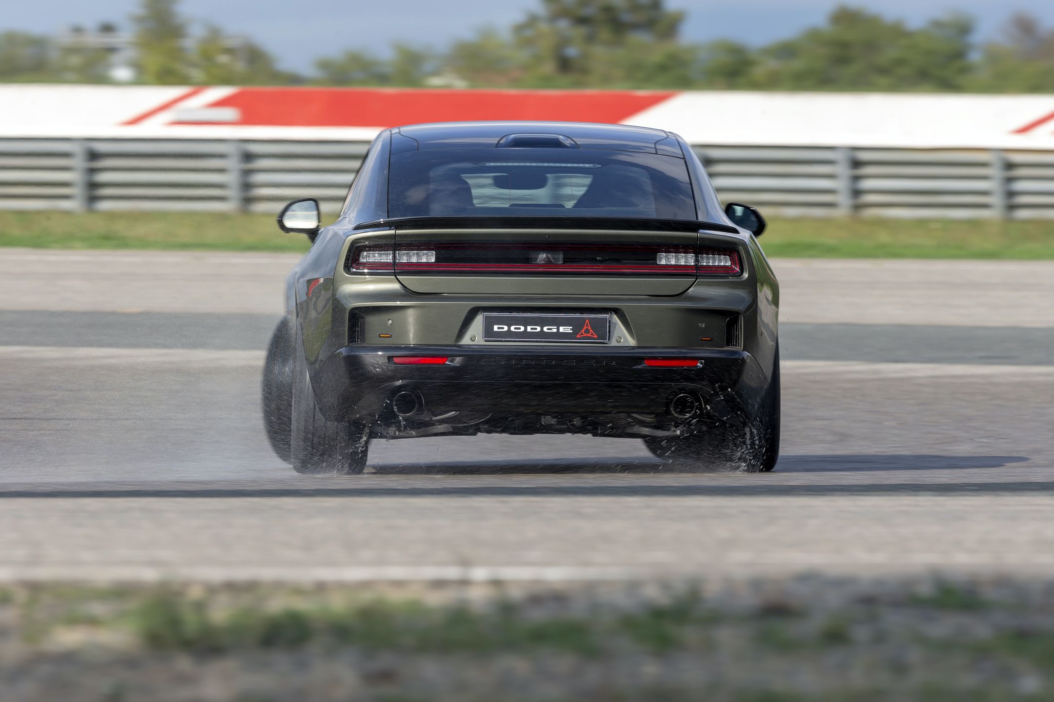 Dodge Charger Sixpack ma odłączany napęd przedniej osi - czyli t