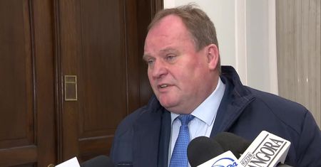 Poseł klubu PiS: Ceny spadają, inflacja spada. Pietruszka kosztowała 25 złotych, a teraz 8 złotych