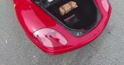 Czy dorosły człowiek zmieści się w bagażniku Ferrari 360?