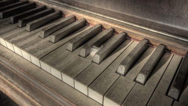 Geek schował komputer w instrumencie 1