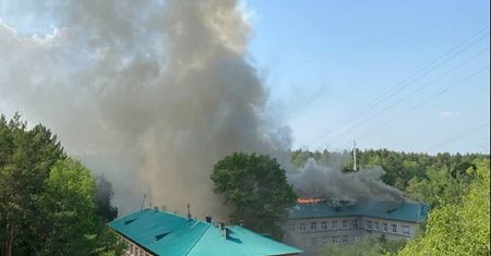 Duży pożar w Rosji. Kłęby dymu nad szpitalem miejskim