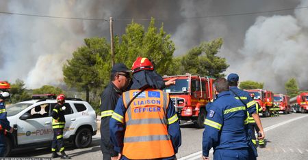 Grecja: autostrady zamknięte, obrona rafinerii. Piekło na Rodos