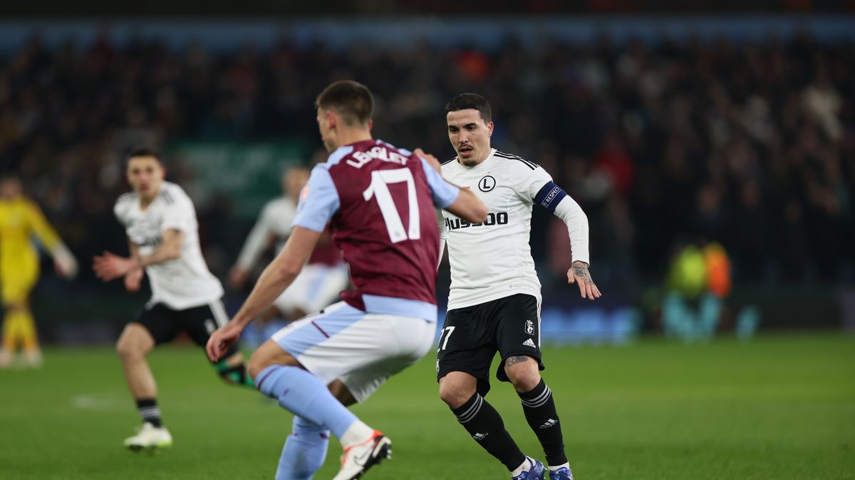 PAP/EPA / PAP/Leszek Szymański / Na zdjęciu Josue (Legia) i Clement Lenglet (Aston Villa)