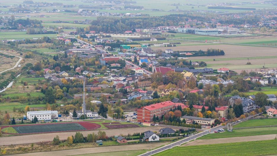 Gminą o największych dochodach w Polsce pozostaje Kleszczów (łódzkie). W 2022 roku wyniosły one per capita 37 429 złotych