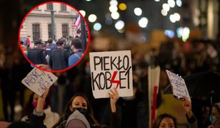 Krakowska policja dołączyła się do strajku kobiet. Świadkowie byli wzruszeni