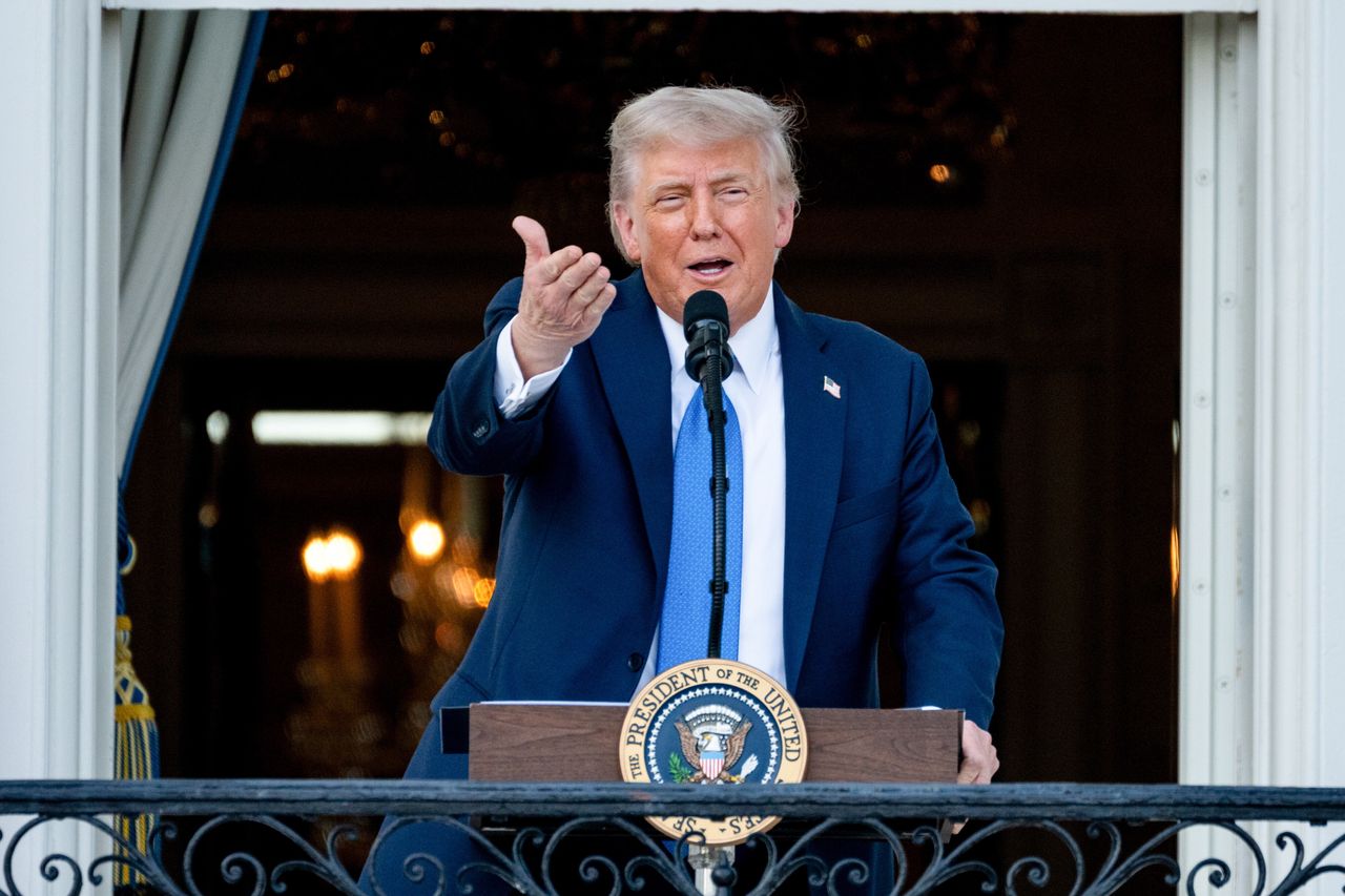 Trump verhängt vollständiges Einreiseverbot für 12 Länder in die USA