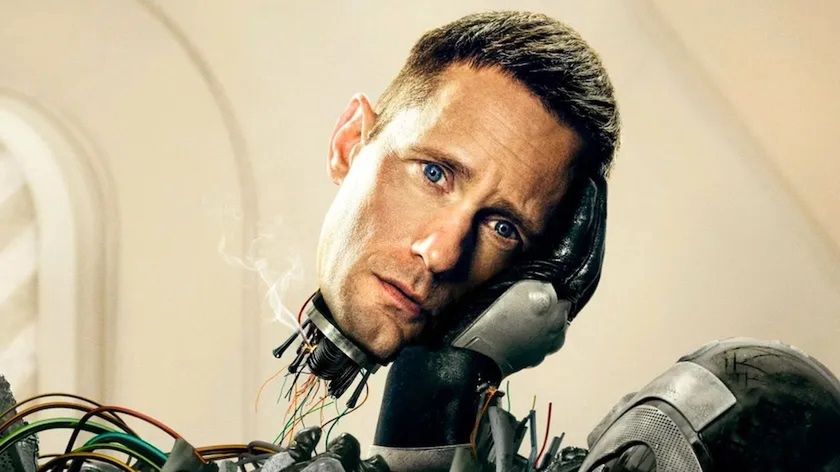 Alexander Skarsgard jako Mordbot