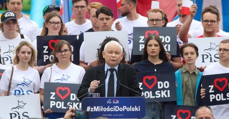 PiS na polu Konfederacji. Rośnie presja na antyukraiński przekaz