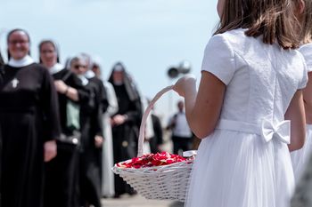 Boże Ciało w Spycimierzu 2025. Sprawdź wszystkie najważniejsze informacje organizacyjne dotyczące tegorocznej edycji słynnego święta