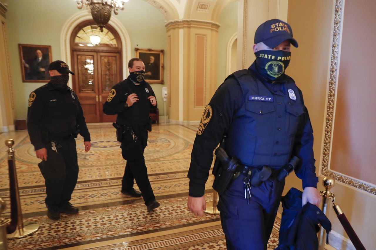 Zamieszki w USA. Zmarł policjant ranny na Kapitolu