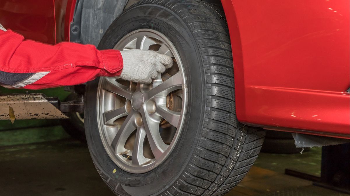 Ile kosztuje wymiana opon w 2025 r.? Oto średnie stawki