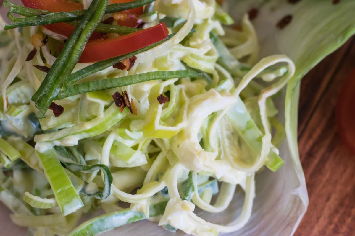 W dwie minuty z czterech składników robię chrupiącą surówkę. O niebo lepsza niż z garmażerki