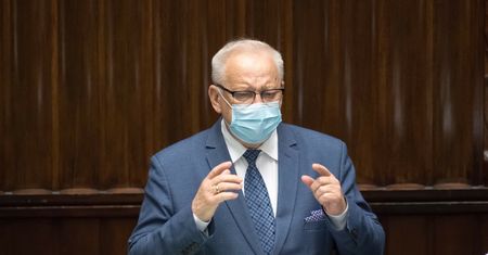 Cotygodniowe testy pracowników i kary finansowe. Nowy projekt posła PiS