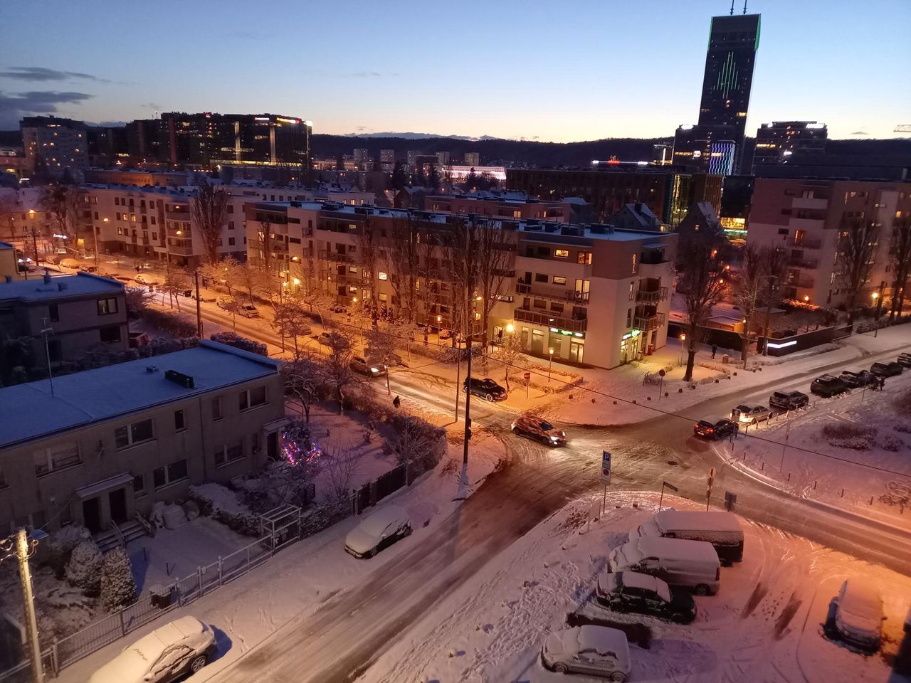 Śnieżyce w Trójmieście. Na drogach panują trudne warunki