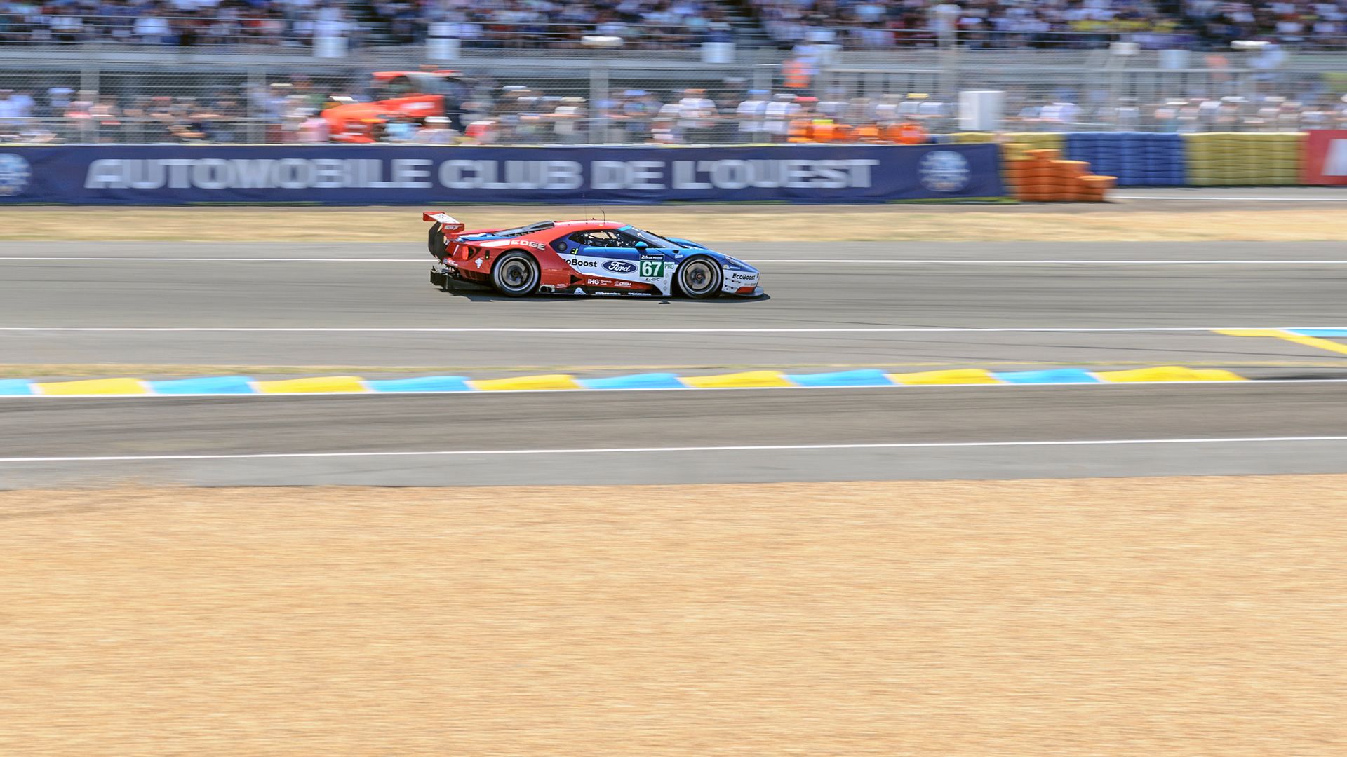 Ford GT zespołu Chip Ganassi Team UK - ten wóz ostatecznie zajął drugą pozycję w LMGTE Pro, na koniec wyścigu szybko awansując z czwartej pozycji.