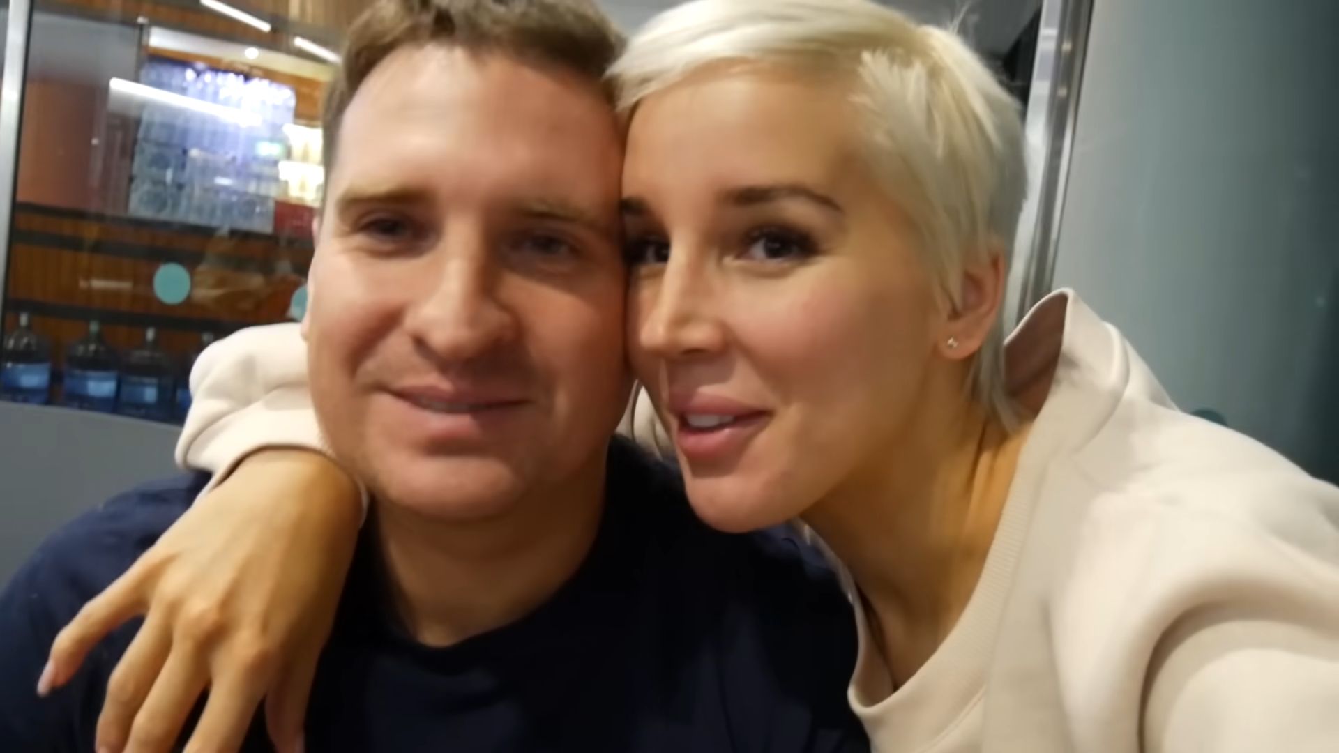 Lil Masti relacjonuje "utknięcie w Turcji". Fani zniesmaczeni