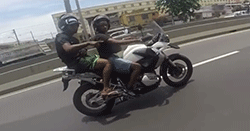 #dziejesiewmoto [272]: zuchwały napad na motocyklistę, symulacja karambolu i pechowy kierowca quada