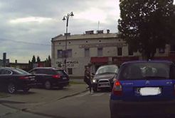 #dziejesiewmoto [237]: lekkomyślna nastolatka, jazda poboczem i pechowa sytuacja