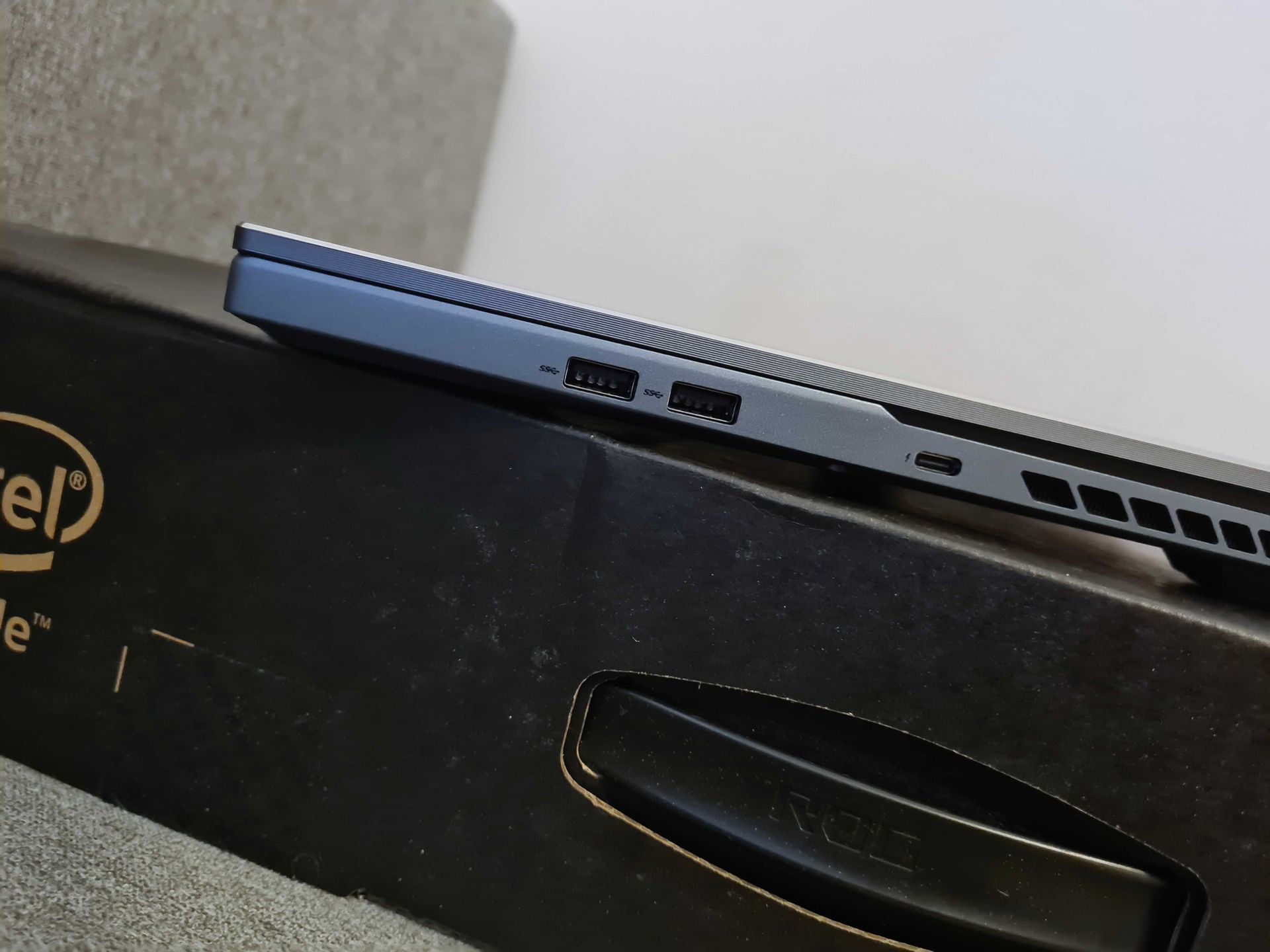 ASUS ROG Zephyrus Duo 15 – test. Granie na dwóch ekranach 5