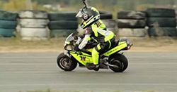 #dziejesiewmoto [280]: dwulatek na motocyklu, kuriozalny wypadek i polskie drogi