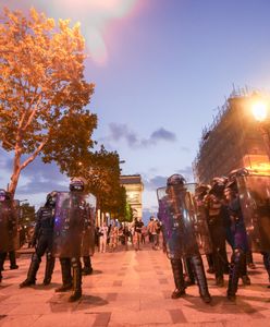 Pogrzeb 17-latka zabitego pod Paryżem. Przyszło kilka tysięcy osób