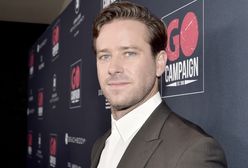 Armie Hammer jest persona non grata w Hollywood. "Coś więcej niż 50 twarzy Greya"