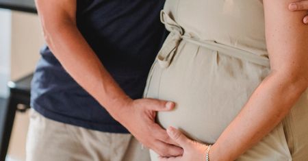 Wprowadził restrykcyjną dietę dla swojej ciężarnej żony. Internauci są oburzeni