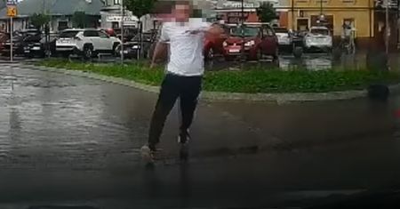 Ukrainiec wpadł w szał w Zamościu. Ruszył nawet na policyjny radiowóz