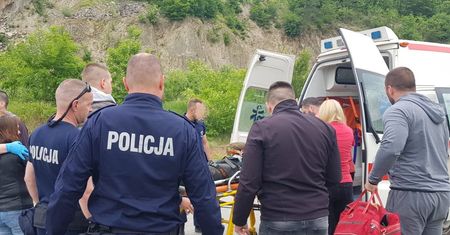 Kosowo. Sukces polskiej policji. Funkcjonariusze uratowali motocyklistę
