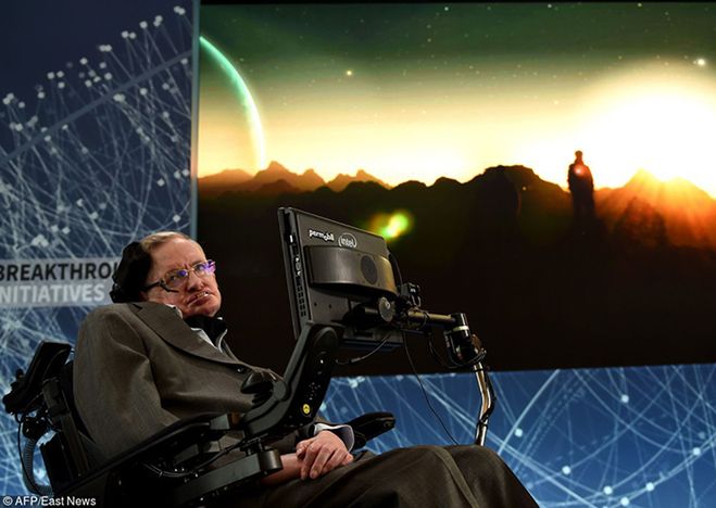 Stephen Hawking: Jeśli kosmici zadzwonią, powinniśmy zachować ostrożność