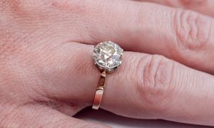 Brylanty z gruzowiska trafią pod młotek. Fiskus wycenił je na prawie 104 tys. zł