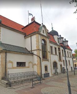 Koronawirus w Polsce. COVID-19 wśród urzędników. Burmistrz Twardogóry zakażony