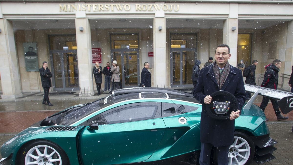 Wicepremier Morawiecki promował niedawno swoją osobą samochód Arrinera. Jego producent ma problemy z utrzymaniem się na powierzchni. Oby to nie było złe fatum dla samochodów elektrycznych