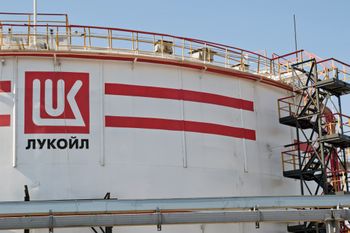 Kolejne podejście do aktywów Łukoila. Do gry wchodzi arabski gigant